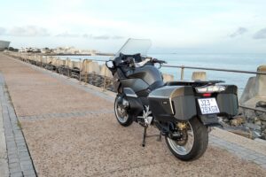 Showing luggage pannier of the R 1250 RT
