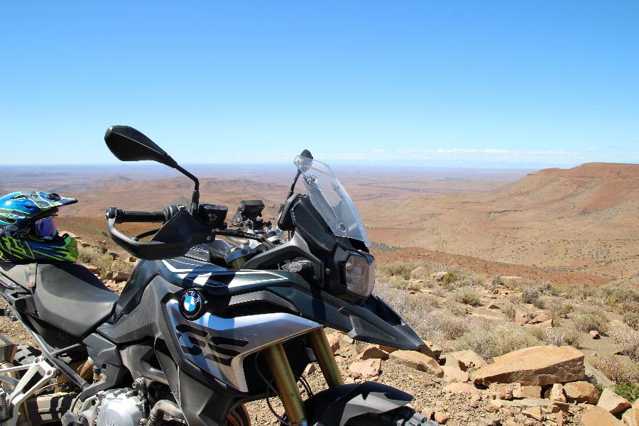 A close-up of the bike, at the summit of Rammelkop pass.